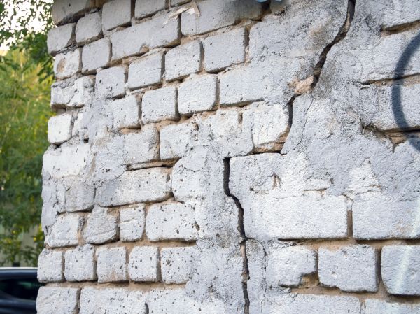 Cracked Brick Wall Repair in Santa Maria